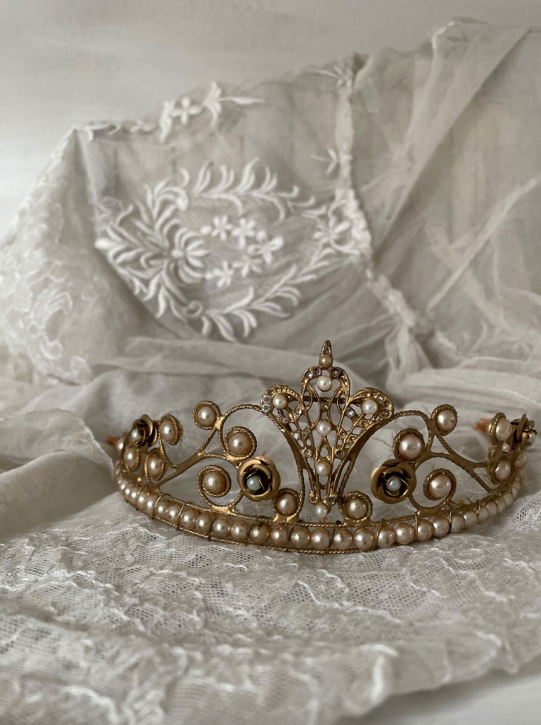 vintage wedding tiara with pearls